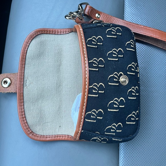 Dooney & Bourke Black and Tan Clutch with silver Accents - Picture 7 of 9